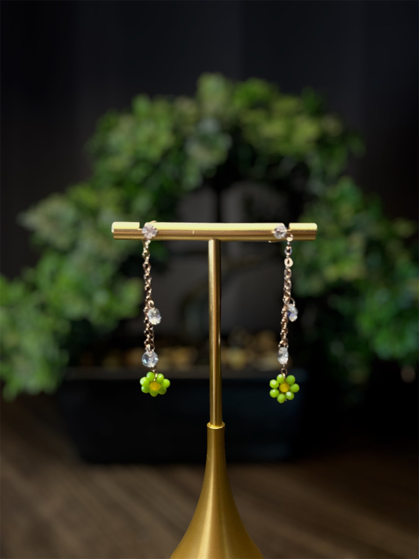 Beaded Green Flower Earrings E056